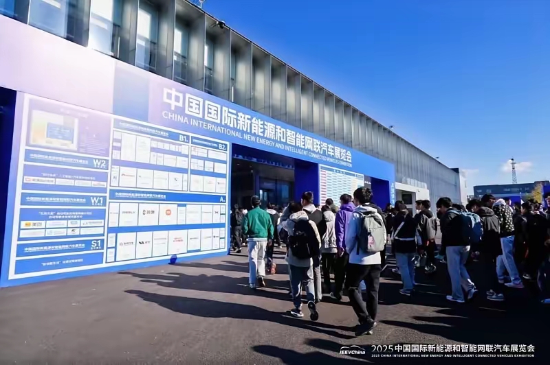 2026中国国际新能源和智能网联汽车展览会将于​10月21到24号在北京亦庄北人亦创会展中心盛大举行。​今年展区包括整车、车规芯片、激光雷达、自动驾驶、车路云一体化以及“十五五”规划、具身智能体、出海案例等特色馆。奕境X9作为东风和华为乾崑联手打造的大六座旗舰SUV，自从亮相之后，一直拥有很高的话