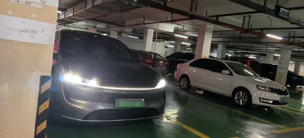 车里挺安静，说话不用提高嗓门97