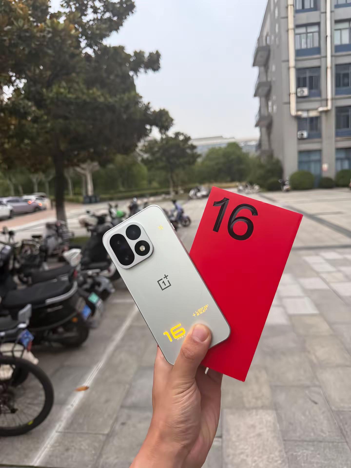 我的16到了 你们的呢 系统都更新了么。一加16