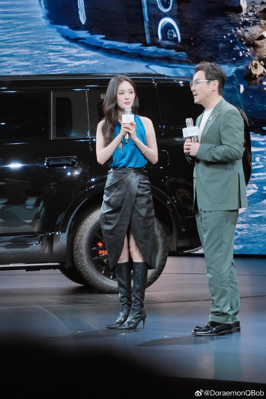 #杨幂沈腾外甥女二舅再合体# 一个敢说一个敢接，临场反应凑起来就是一段完整的小品，这种天然喜剧感别人根本模仿不来 #杨幂沈腾亮相享界发布会# ​