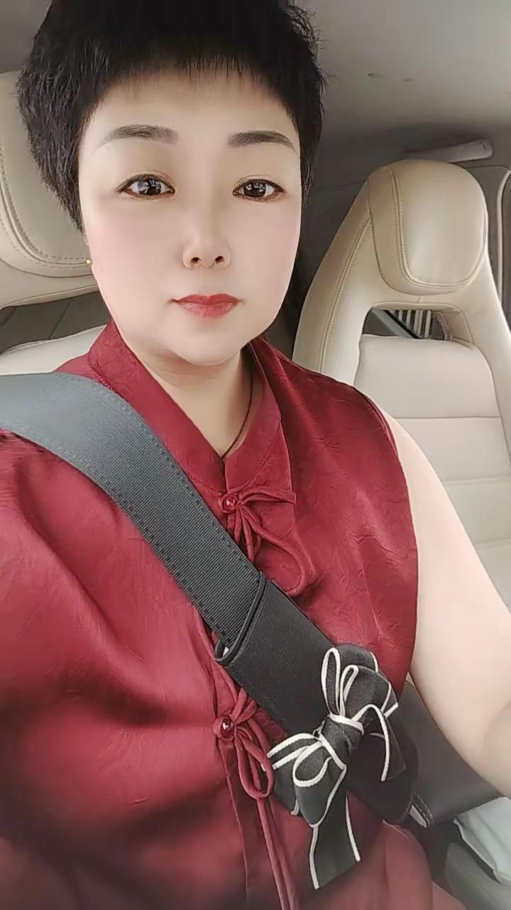 曲一嗨，头一歪，五菱迷你就当路虎开！