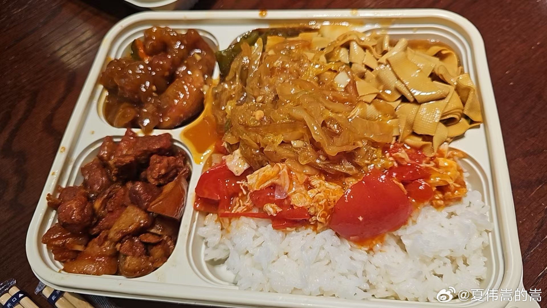 一个不小心，王赫野推荐的都吃上了，确实好吃啊，尤其麻辣烫，北京的真是没法比，差的不是一星半点。 ​