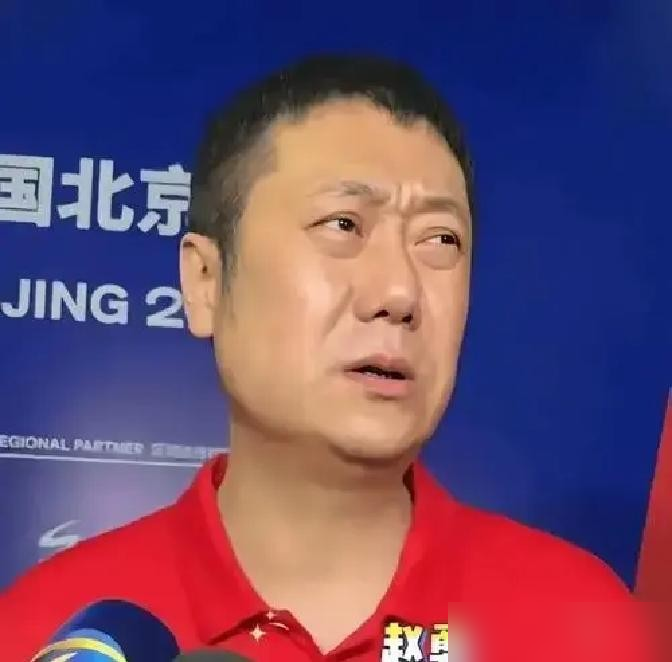 中国女排丢奥运直通资格，错根本不在主教练赵勇！
亚锦赛决赛2-3输泰国，错失2028洛杉矶奥运亚洲区直通资格。赵勇自己复盘都承认，临场应变不足，暂停只会笼统鼓励，没有针对性布置。
关键抢奥运门票的节点，排协非要推新人大练兵，摆明了目标和用人错配。出了事至今没给出公开正式总结，只含糊说任免走程序，