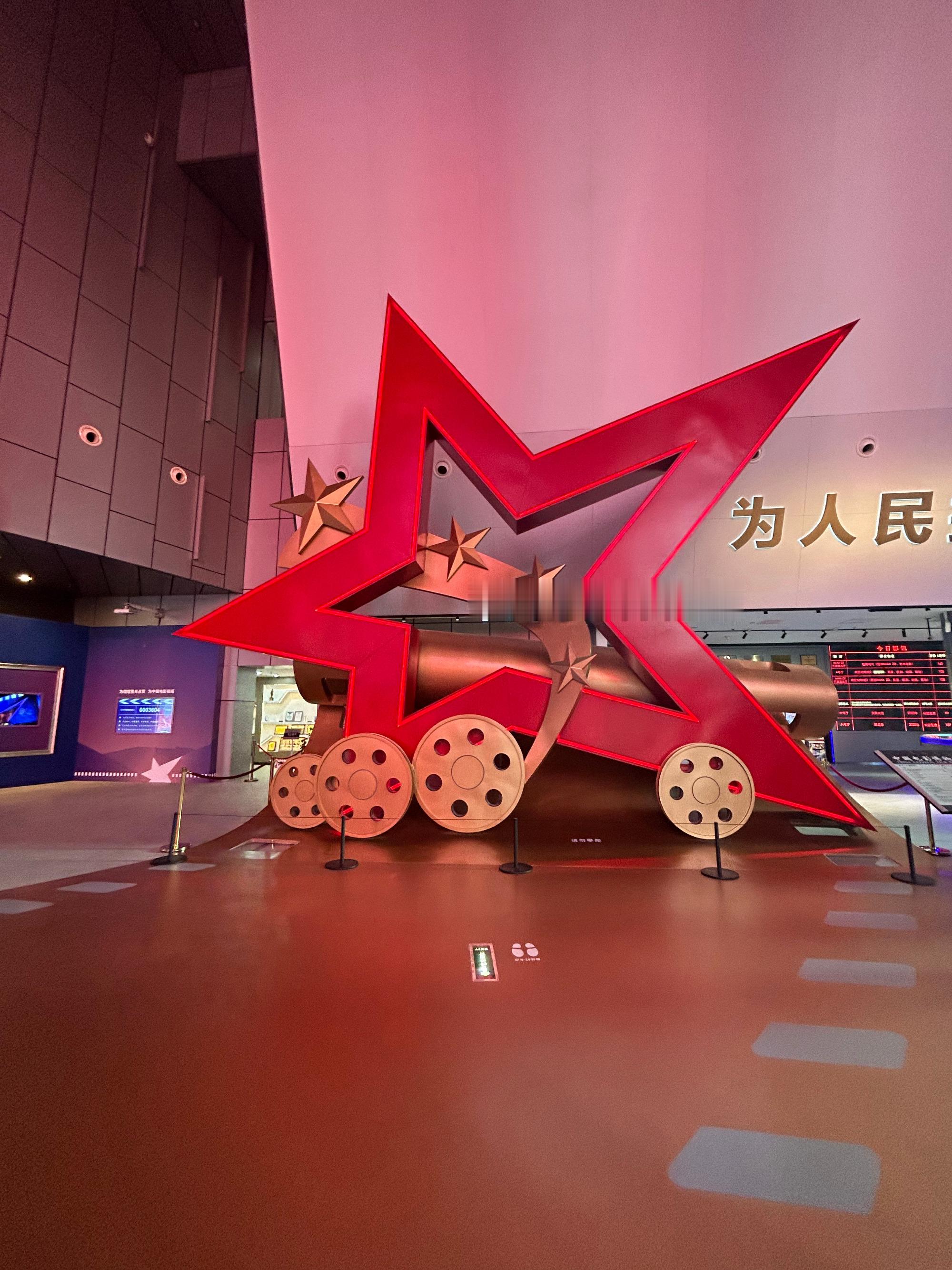 不久之前去中国电影博物馆参观过，看着那些拍摄器材的变迁和各类优秀影片的...