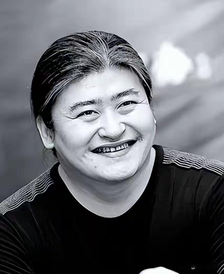 《甄嬛传》播出，
孙俪会去捧场我不惊讶，
蔡少芬蒋欣去捧场我也不意外，
唯一让我感到意外的是刘欢写的旋律居然这么“怪”！

一直以来只知道刘欢特别会唱歌，唱功特别好，听过很多他唱的歌，都特别经典。

这次他在《甄嬛传》里，担任全剧音乐制作人，包揽了片头曲《红颜劫》、片尾曲《凤凰于飞》等全部歌曲的作曲