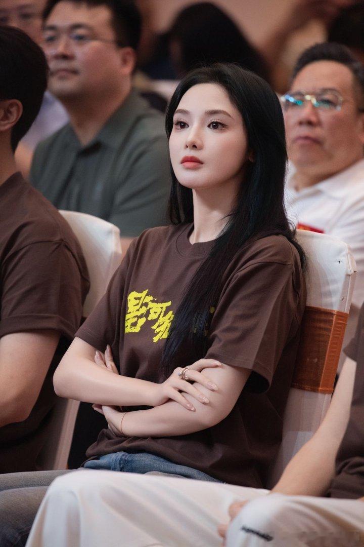 姐姐多多营业，彭小苒好美好美 ​