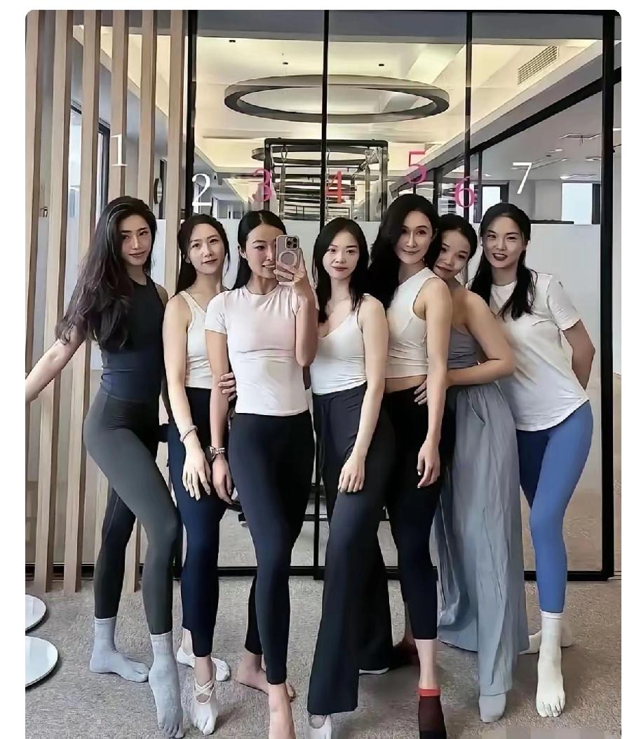 如果能带走一位美女你选几号