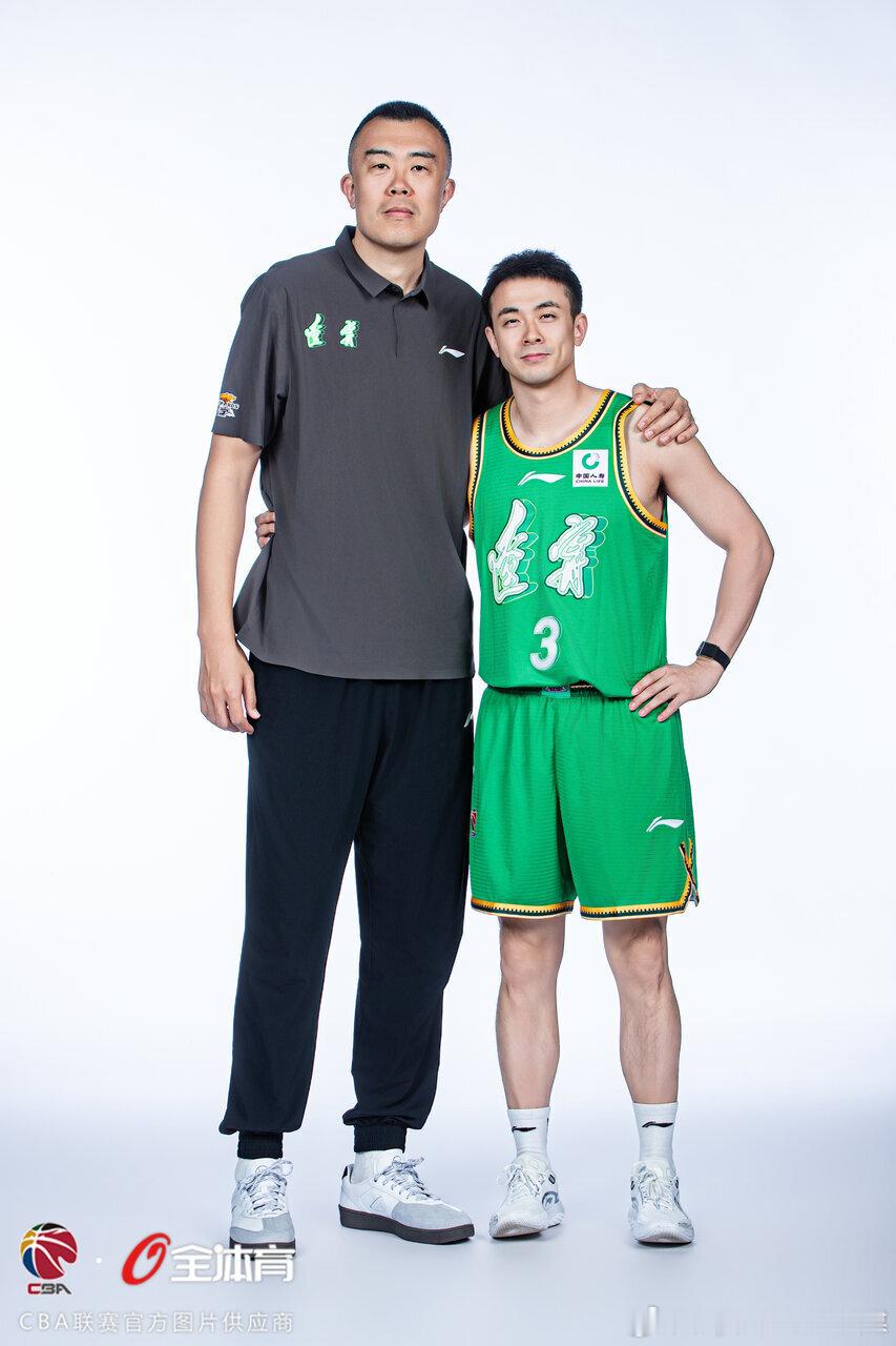 辽宁本钢队CBA新赛季官方写真定妆照#CBA##以城之名##辽宁本钢##辽篮##辽宁男篮# ​​​ ​​​​