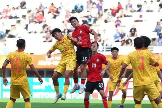 2026年9月30日，名古屋。中国U23男足1:2输给韩国，无缘决赛。但赛后，球员们没有垂头丧气。他们说了一句话：&34;带着奖牌回家。&34;
10月3日，他们将面对乌兹别克斯坦，打铜牌战。

那块铜牌，如果拿到，是中国男足28年来在亚运会上的第一块奖牌。

先说这28年是什么概念。中国男足上一次在亚运会拿到