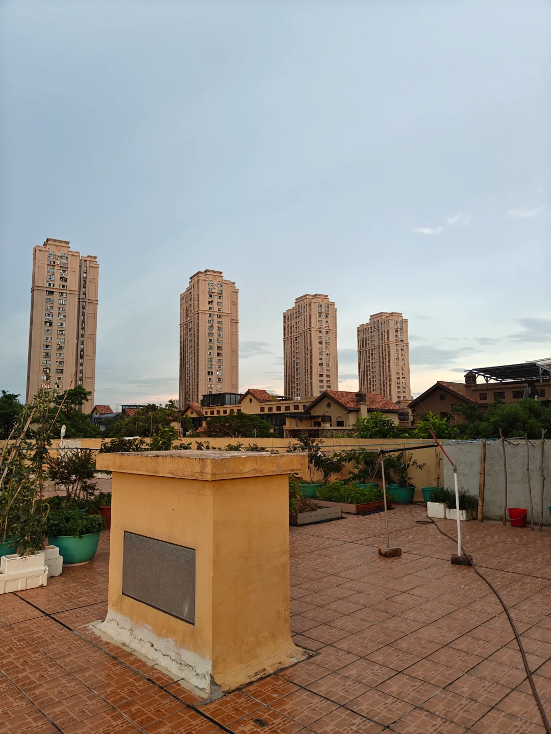 一加 Ace 2 Pro性能很猛，影像表现怎么样？