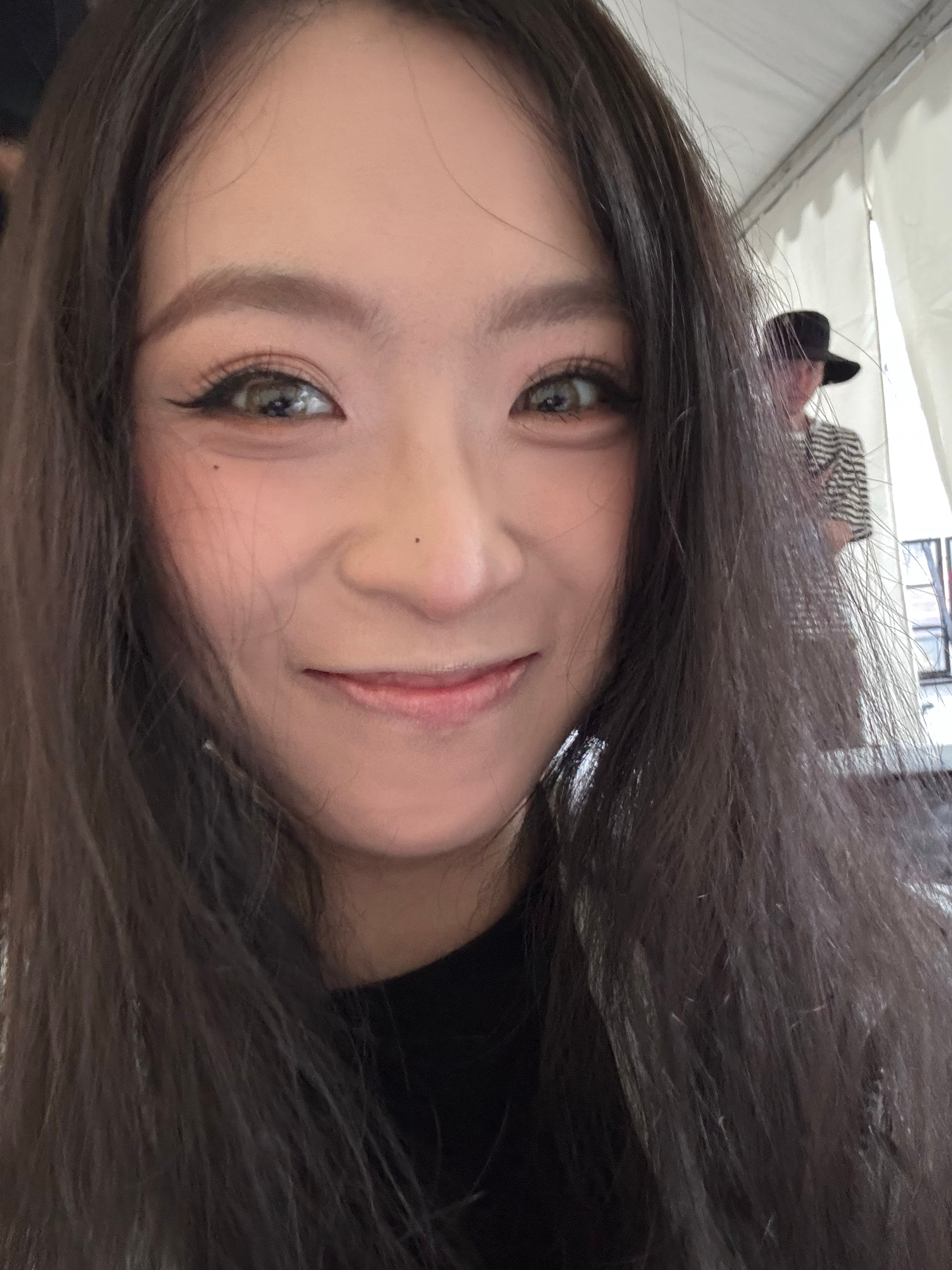 还没涂口红，像不像画皮还没变身之前，下午要打两把单挑，我想不到怎么输  ​​​