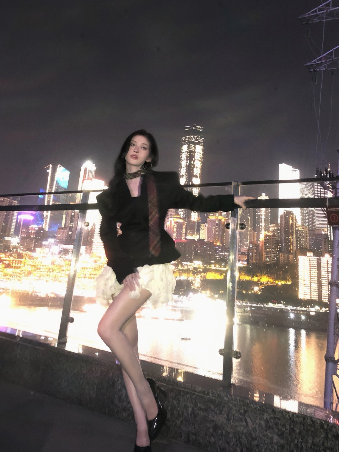 鞠婧祎ins更新 晕腿了🥵 ​