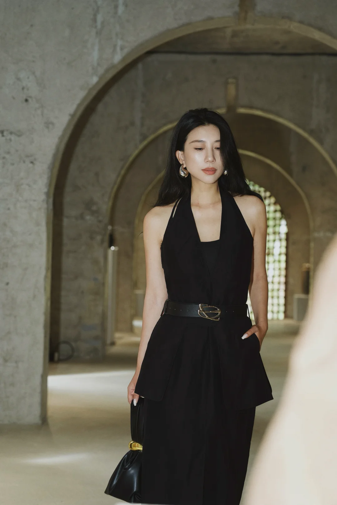 走入丙丁柴窑｜黑裙摇曳 光自流动