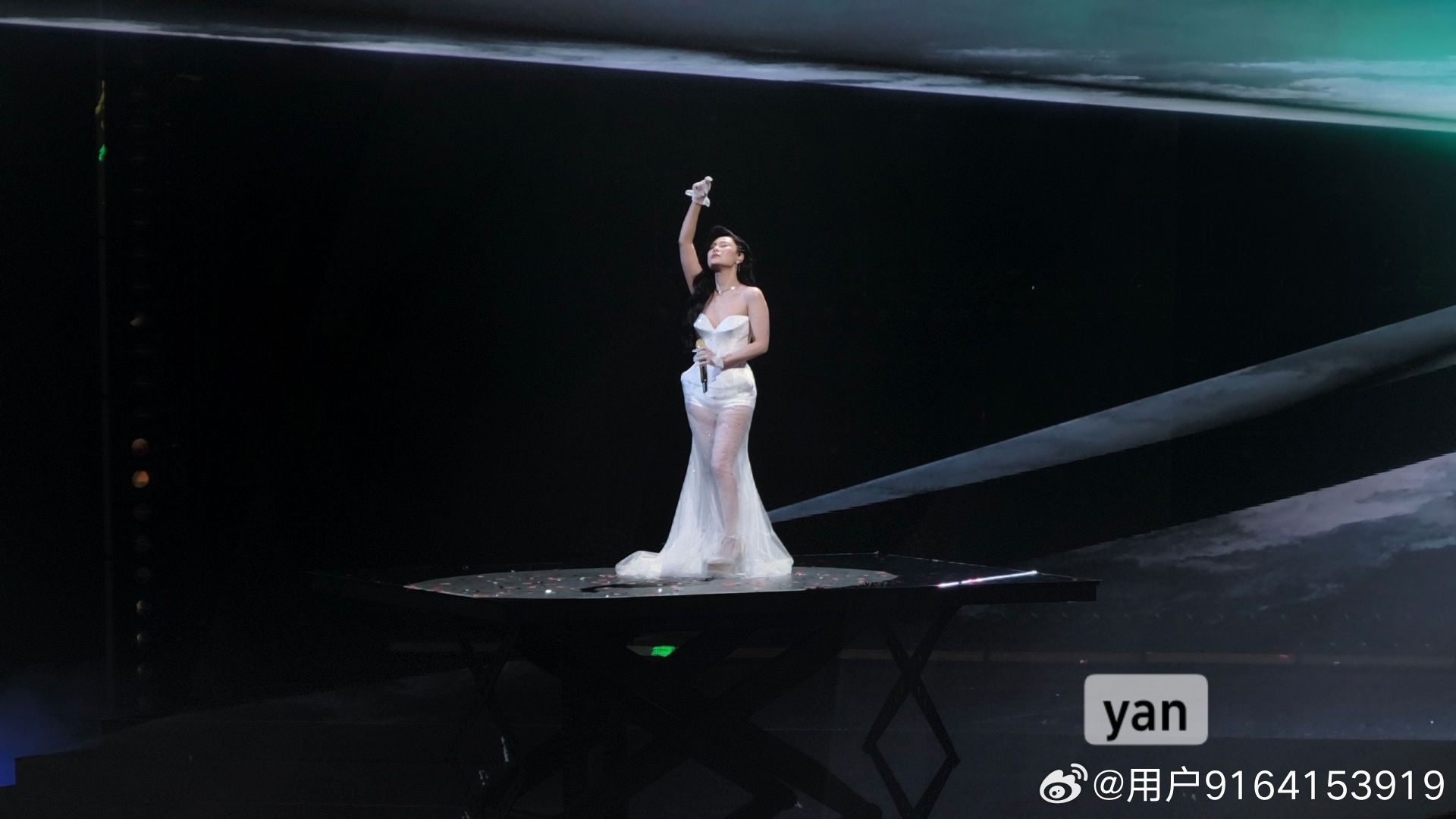 #袁娅维[超话]#
[鼓掌][鼓掌]
#袁娅维##腾讯音乐娱乐盛典##演唱会现场# ​