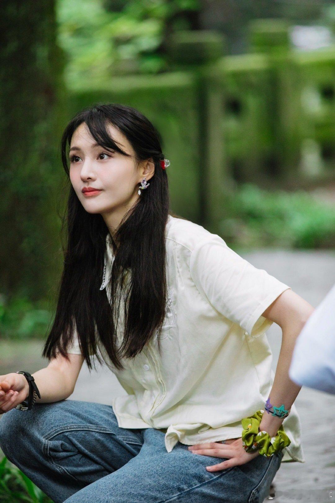 #郑爽微微一笑很倾城[超话]#  呆萌爽子[给你小心心] ​