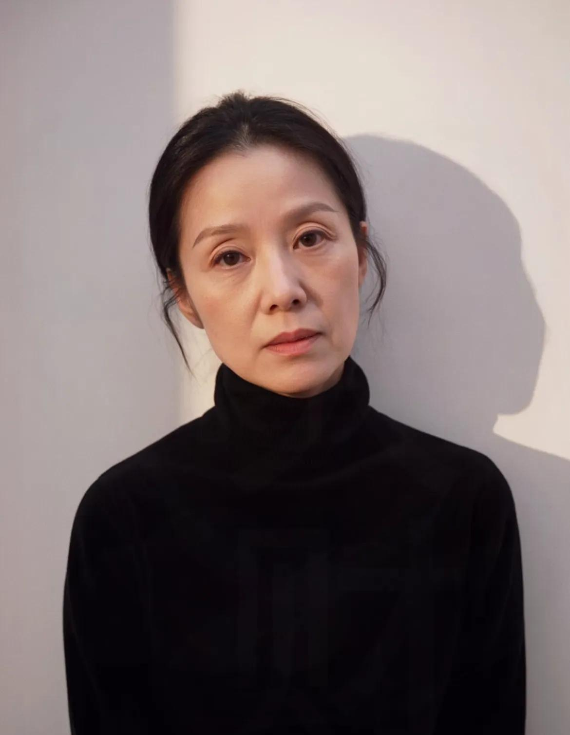 55岁再婚的她，被老伴的二女儿邀去杭州旅游，对方只愿出父亲的份儿，她得...