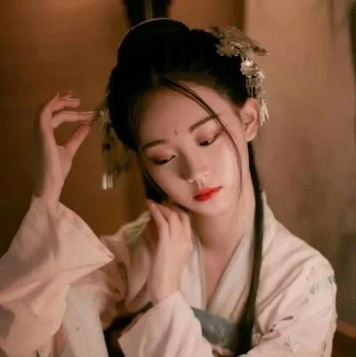 古代男子总喜欢十三四岁的女子，尤其是皇帝