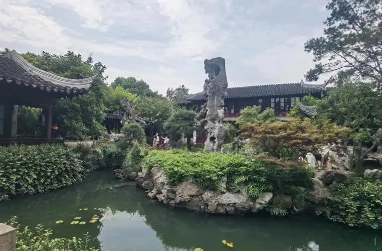 2016年，张继科在里约奥约会上状态低迷，8强赛一开场就以11比5输给日本队一局，教练刘国梁吼到：你除了排名世界第一，啥也不是，我们球队最不缺冠军，你要是不行就滚蛋，换别人上！ 
张继科无论在赛场和生活中都很亮眼，他不仅是乒乓球历史上最年轻的大满贯得主，还曾是圈内一线花旦景甜的男人，尽管荣 ​