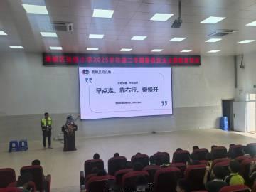 增城大队走进挂绿小学，开展暑前交通安全宣讲。