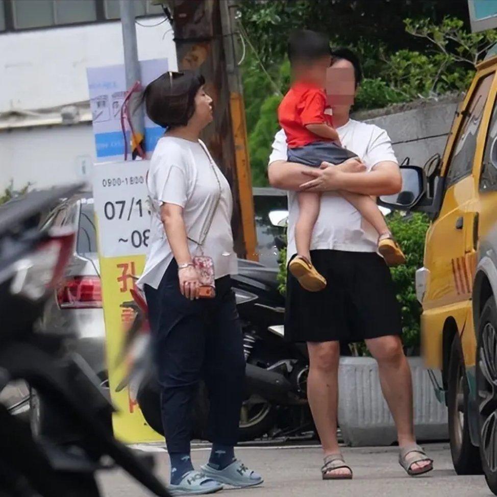 昔日S.H.E甜妹大变样，44岁Selina肚子比男友大彻底放弃身材管理了吗？[吃惊] ​