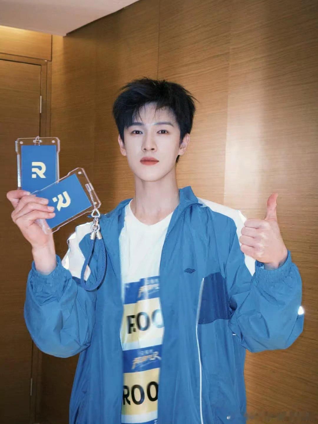 #李昀锐lin[超话]#lyr#李昀锐﻿﻿# lyr#李昀锐陆一航# 

“你是众多花之中 唯一朵开出温柔的花 你永远盛开 永远不落于世俗” "𝓨𝓸𝓾 𝓪𝓻𝓮 𝓽𝓱𝓮 𝓸𝓷𝓵𝔂 𝓯𝓵𝓸𝔀𝓮𝓻 𝓪𝓶𝓸𝓷𝓰 𝓶𝓪𝓷𝔂 𝓽𝓱𝓪𝓽 𝓫𝓵𝓸𝓸𝓶𝓼  ​