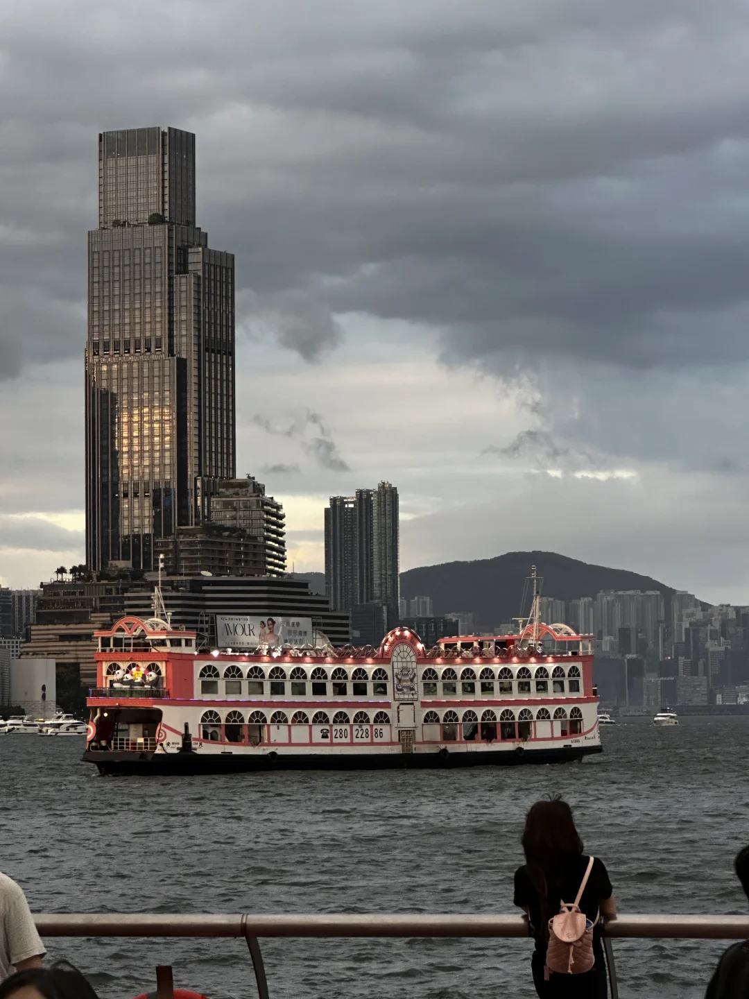 维多利亚港夜景很美 下次再来