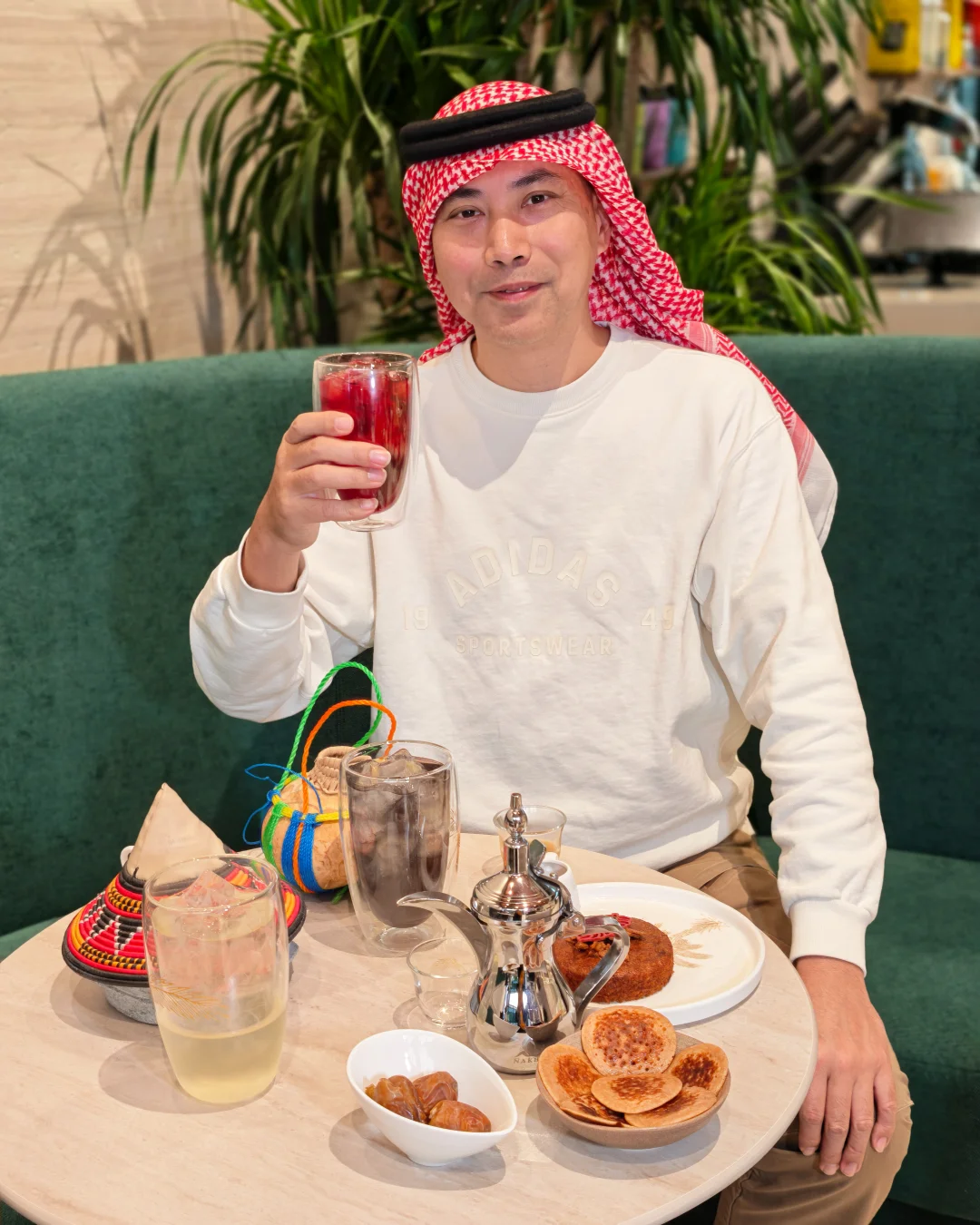 广州隐藏玩法：穿阿拉伯服饰喝咖啡