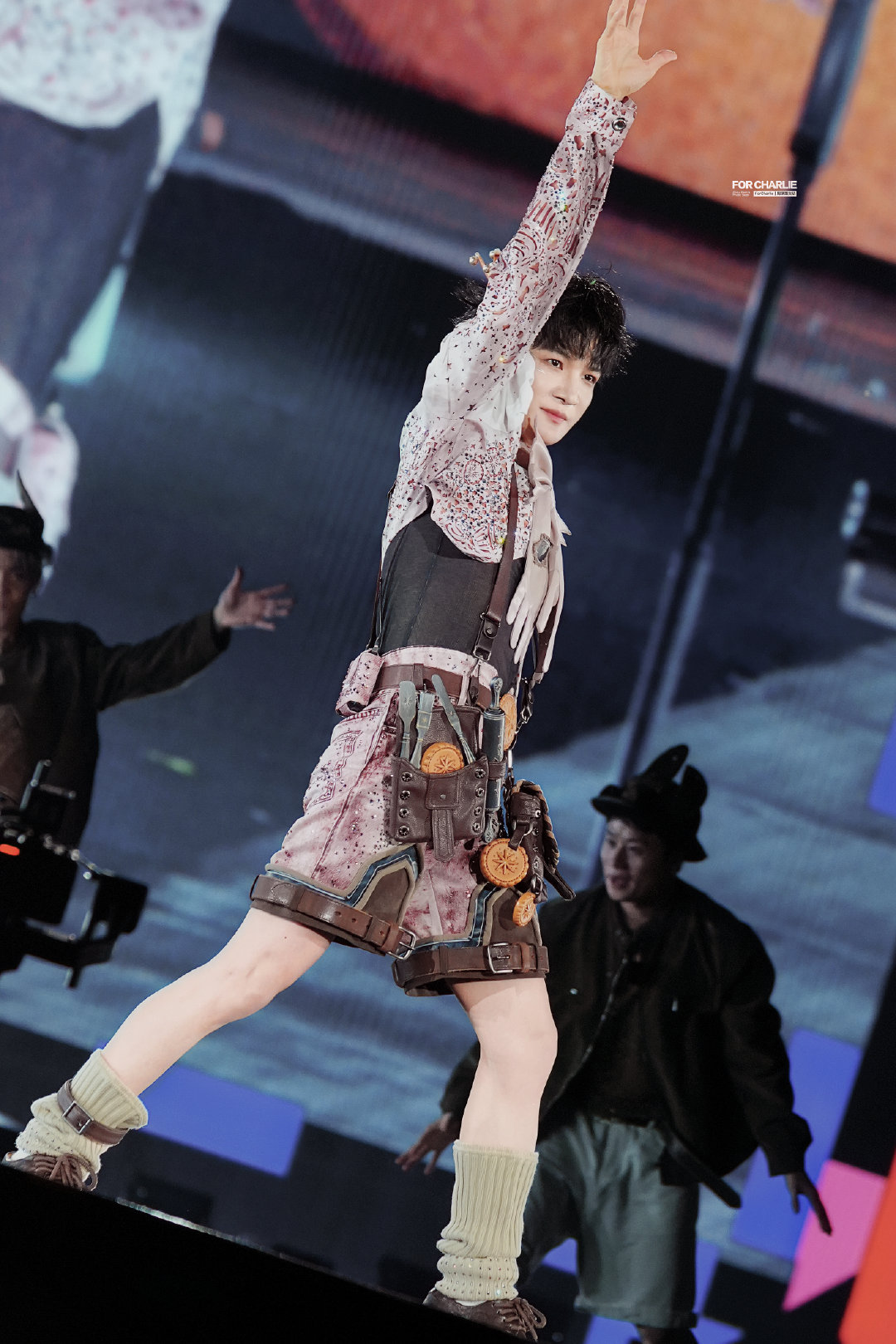#周深[超话]# 

隔壁班转来一个正太🥺

20260822 深深的济南站DAY1

#周深2026深深的巡回演唱会##周深线下人气# 
​