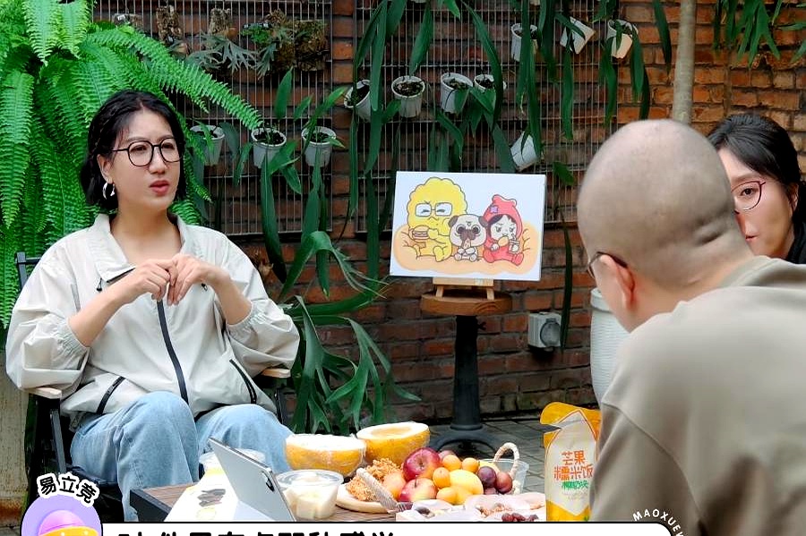 李诞最近在节目里自曝，这几个月一刷到李亚鹏的视频就忍不住掉眼泪，觉得他做的事太不容易，活得像个真侠客。连一向犀利的易立竞都深表认同
 

回看2006年到2008年，正是李亚鹏命运的分水岭。为了女儿发起嫣然天使基金，转身又砸钱去丽江搞投资，一步步掉进巨额债务的泥潭
 

这两件事彻底锁死了他未来二十