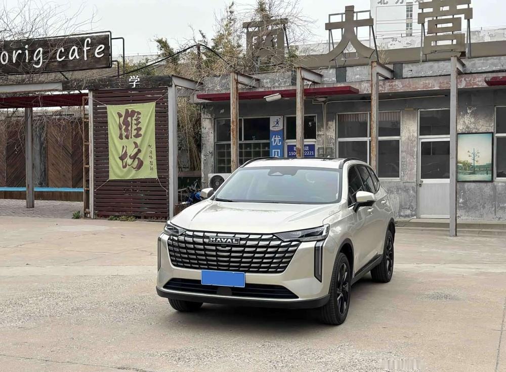 国产销冠不是随便捡漏！二手哈弗H6淘车，别只盯着大空间！
国产SUV销冠真的能闭眼入？二手哈弗H6性价比真的无对手？很多预算有限的家庭淘二手SUV，第一眼都会盯上哈弗H6。常年霸榜的销量、超大空间、丰富配置，加上配件遍地都是、养车成本极低，让它成为国民家用代步神车。但老话讲“销量高不代表零短板”，国