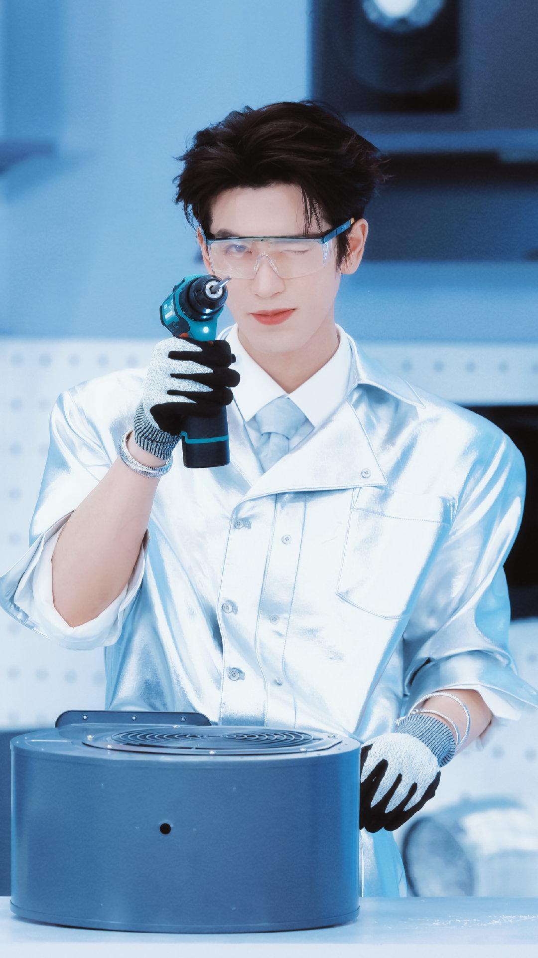张凌赫｜华帝🩵 ​