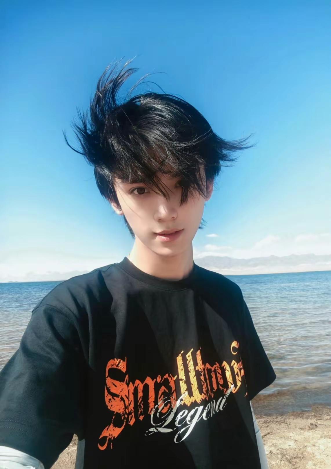 百航图回归……！宝宝左看萌右看萌上看萌下看萌前看萌后看萌怎么看都萌！！这个萌妹子出去玩也是萌萌地拍游客照吃大烤串………左航 left 左航敦煌随拍 z