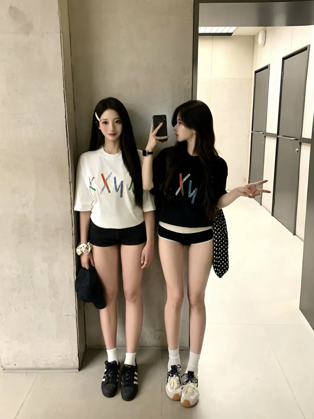 不知道 我们的身材都很曼妙
