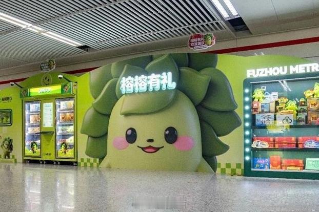 【福州地铁邀请市民成为安全共建合伙人】福州地铁近日启动“常乘客·茉莉安全员”招募计划，面向全城招募热心市民加入“常乘客”队伍，邀请市民成为地铁安全共建合伙人，共同擦亮榕城地铁安全、暖心的出行底色。福州地铁将为“常乘客”提供紧急疏散、心肺复苏、AED使用等系统化安全培训。“常乘客”可优 ​