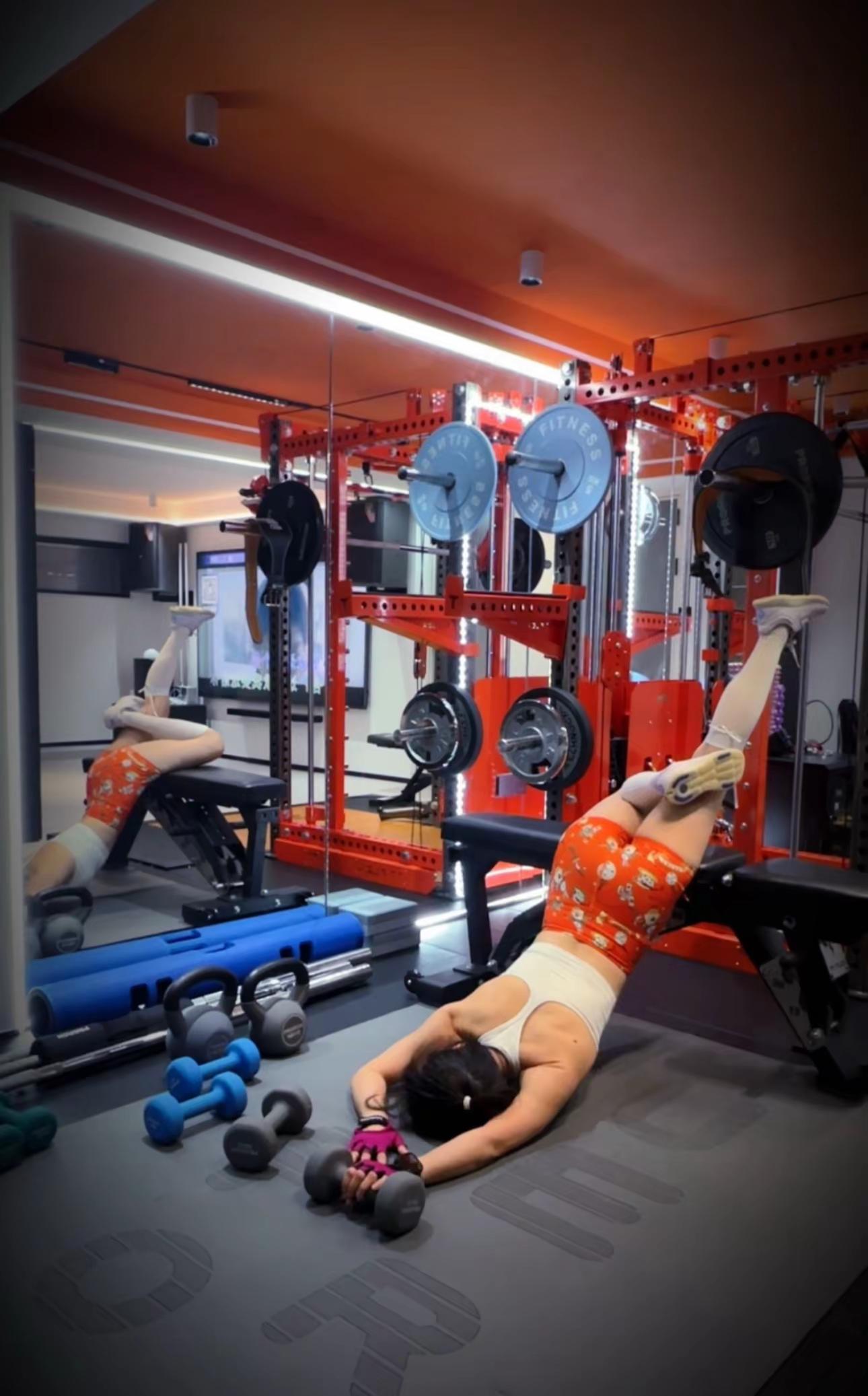 就累啊，练不动了啊，疲惫啊，熬夜身虚遭罪啊🤭🤭不想拍视频啊，几张照...