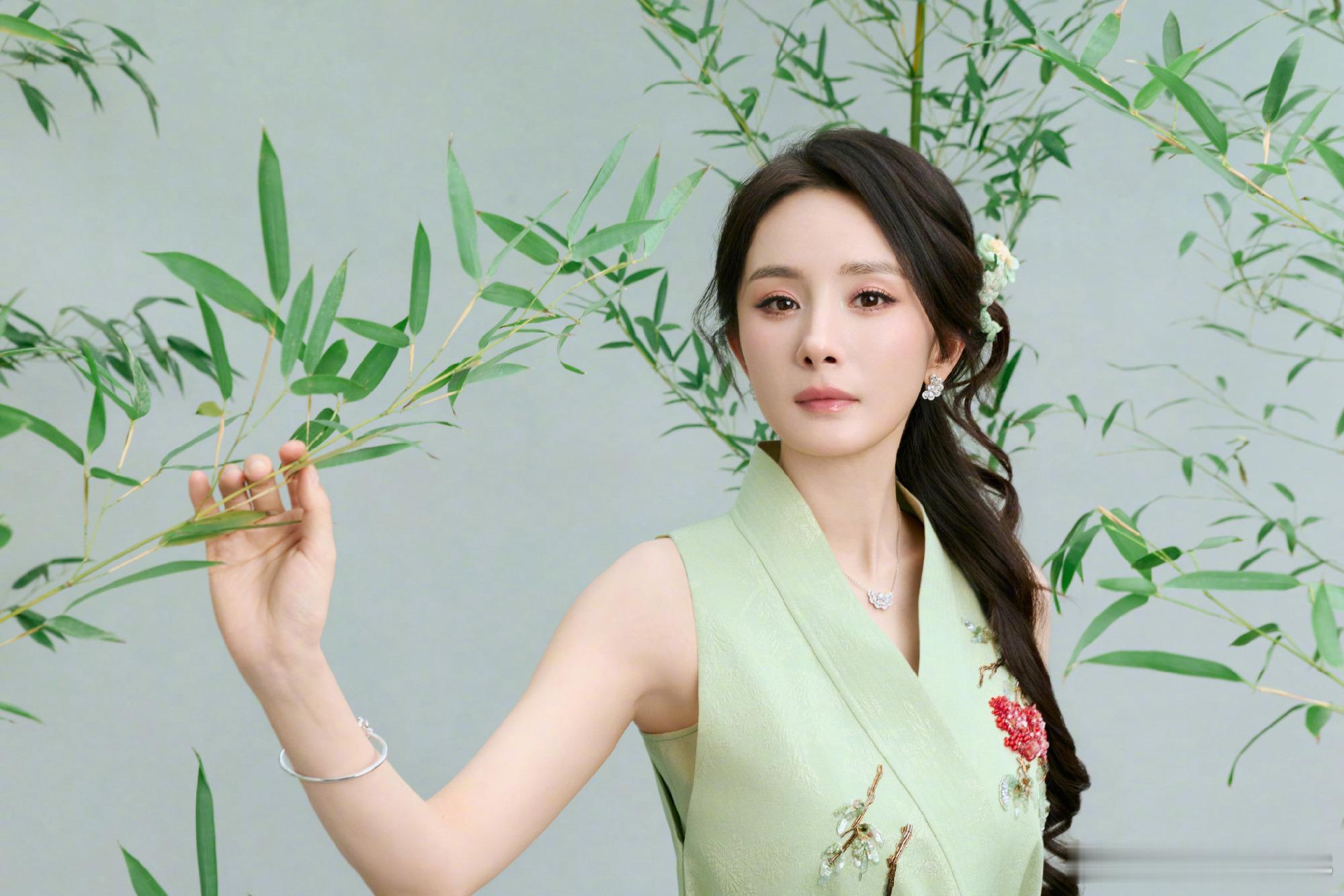#杨幂[超话]#            杨幂 ​