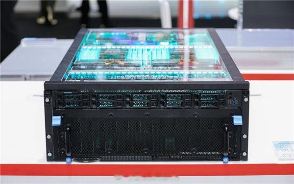 国产AI存储方案AS13000G7斩获MLPerf五项第一[并不简单]

测试结果与场景

• 9月17日消息，据MLCommons官方公布的最新结果，基于兆芯开胜KH-50000处理器的纯国产AI存储方案AS13000G7，在全球权威AI存储基准测试MLPerf Storage V3.0中斩获五项第一，成为业界首个闯入全球第一梯队的全国产AI存储方案。

 ​