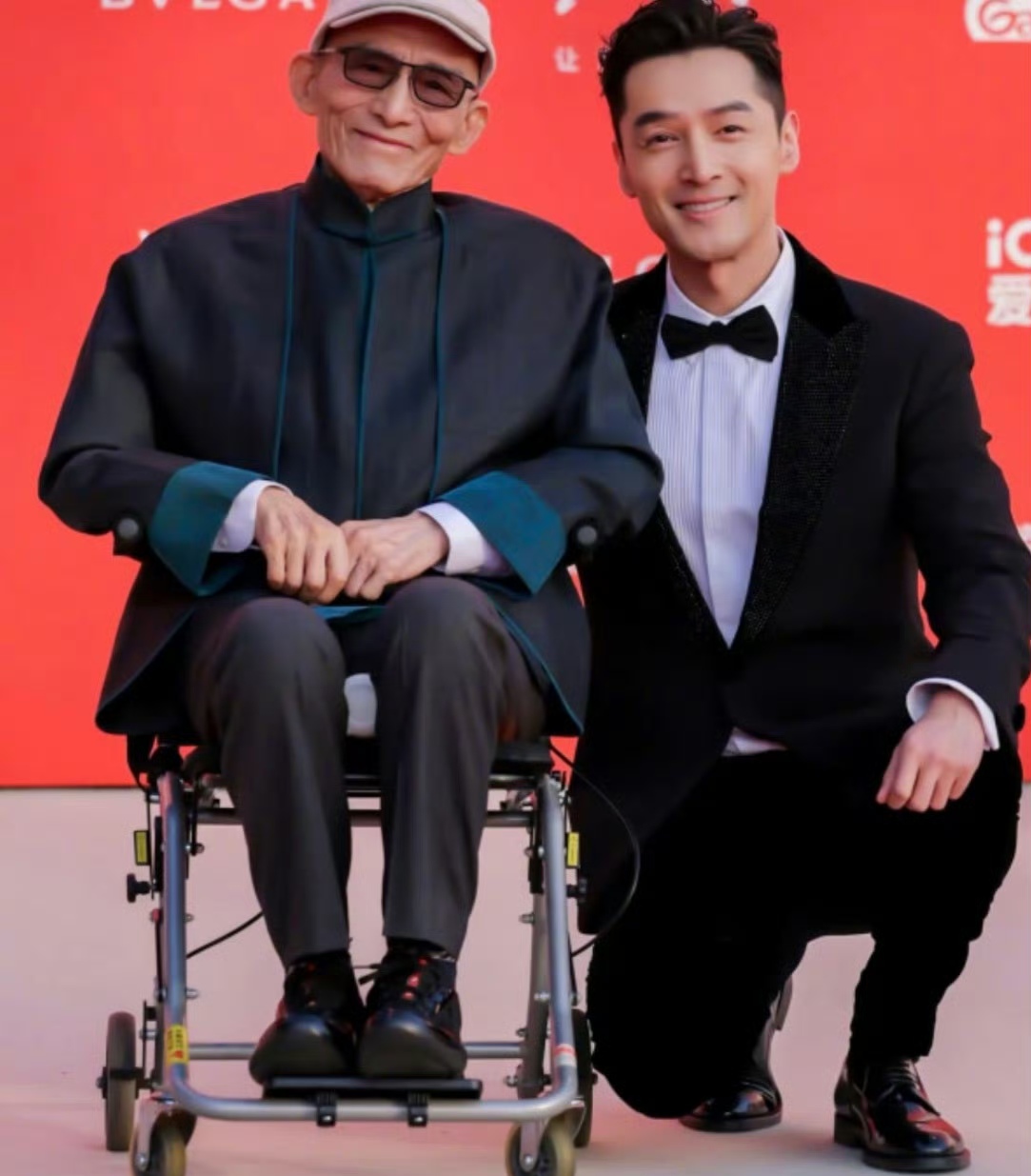 表演艺术家游本昌病逝，胡歌长文送别“爷叔”，戏里戏外师徒情令人动容
 
著名表演艺术家游本昌因病于今晨在北京离世，享年93岁，消息传出，全网陷入沉痛缅怀之中。演员胡歌第一时间发布长文送别前辈，二人在《繁花》中结下的深厚师徒情谊，成为网友热议的焦点。
 
在电视剧《繁花》里，游本昌饰演的爷叔，是胡歌饰