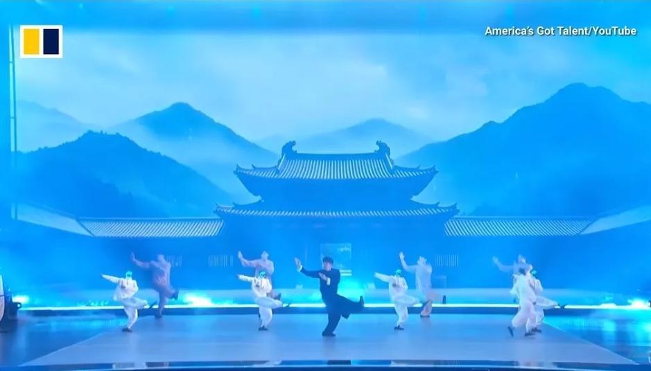 国外网友热议：中国机器人一路舞进《美国达人秀》决赛！

中国机器人工程师吴宇飞和他由宇树科技制造的机器人伴舞团队一路舞进了真人秀节目《美国达人秀》的决赛。

这位来自四川的26岁舞者兼工程师在这档全球收视率最高才艺秀上令评委惊叹不已。宇树科技此前曾因在中国春节联欢晚会上的亮相而备受关注，当时其机器人