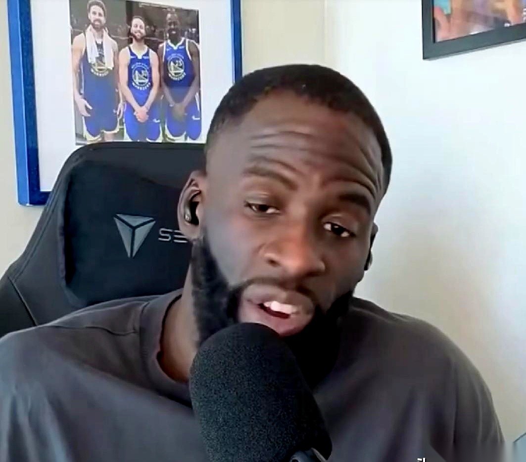 追梦格林最近重提了2012年NBA选秀大会的一段老黄历。
当年迈阿密热火的选秀考察名单上，赫然写着他的名字。
只要热火管理层稍微点个头，他就能直接空降迈阿密，去给巅峰期的詹姆斯、韦德和波什当队友。
但格林现在提起这事，不仅没半点遗憾，反而直拍大腿：“没去热火，是我这辈子走过最狗屎运的一步棋。要是真去
