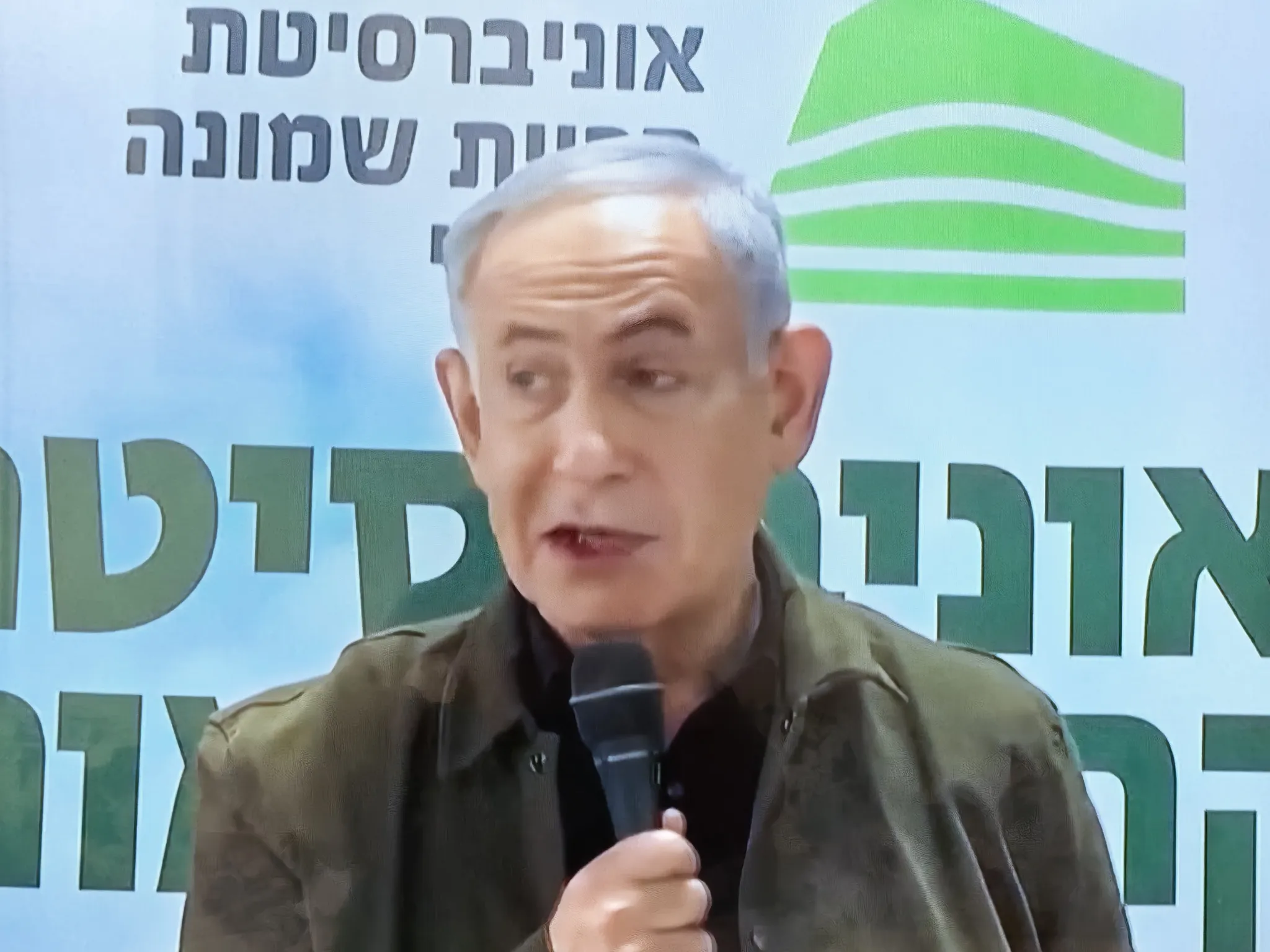 局势陡然升级！内塔尼亚胡放出重磅表态，中东战火风险再度走高
 
当地时间10月19日，以色列总理内塔尼亚胡公开证实，已经向以军、摩萨德以及军事情报部门下达指令，目标直指推翻伊朗政权。

他还提到，已经和特朗普沟通，希望双方联手，彻底化解来自伊朗方面的威胁。
 
值得留意的是，眼下以色列马上就要迎来议