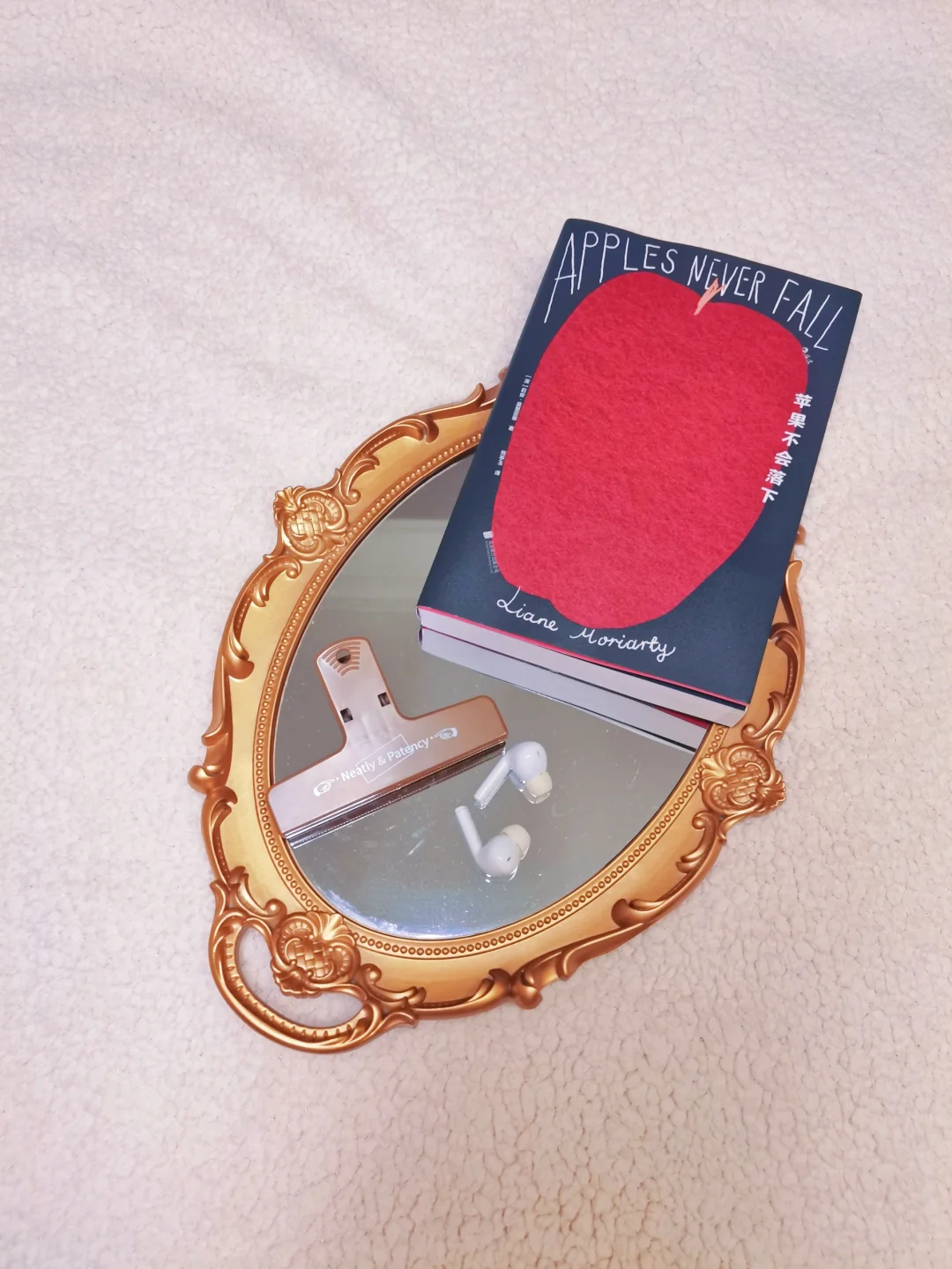 爱从来都不是真的，不管它看起来多么真实