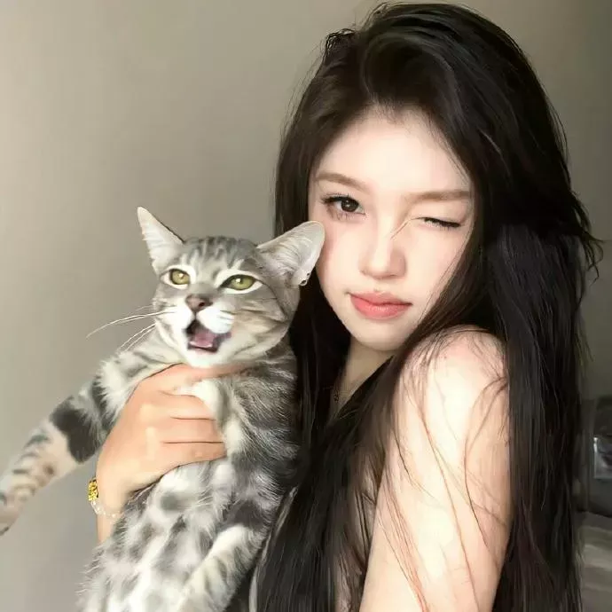 猫咪和美女的甜蜜合照，萌到爆！💕🐱