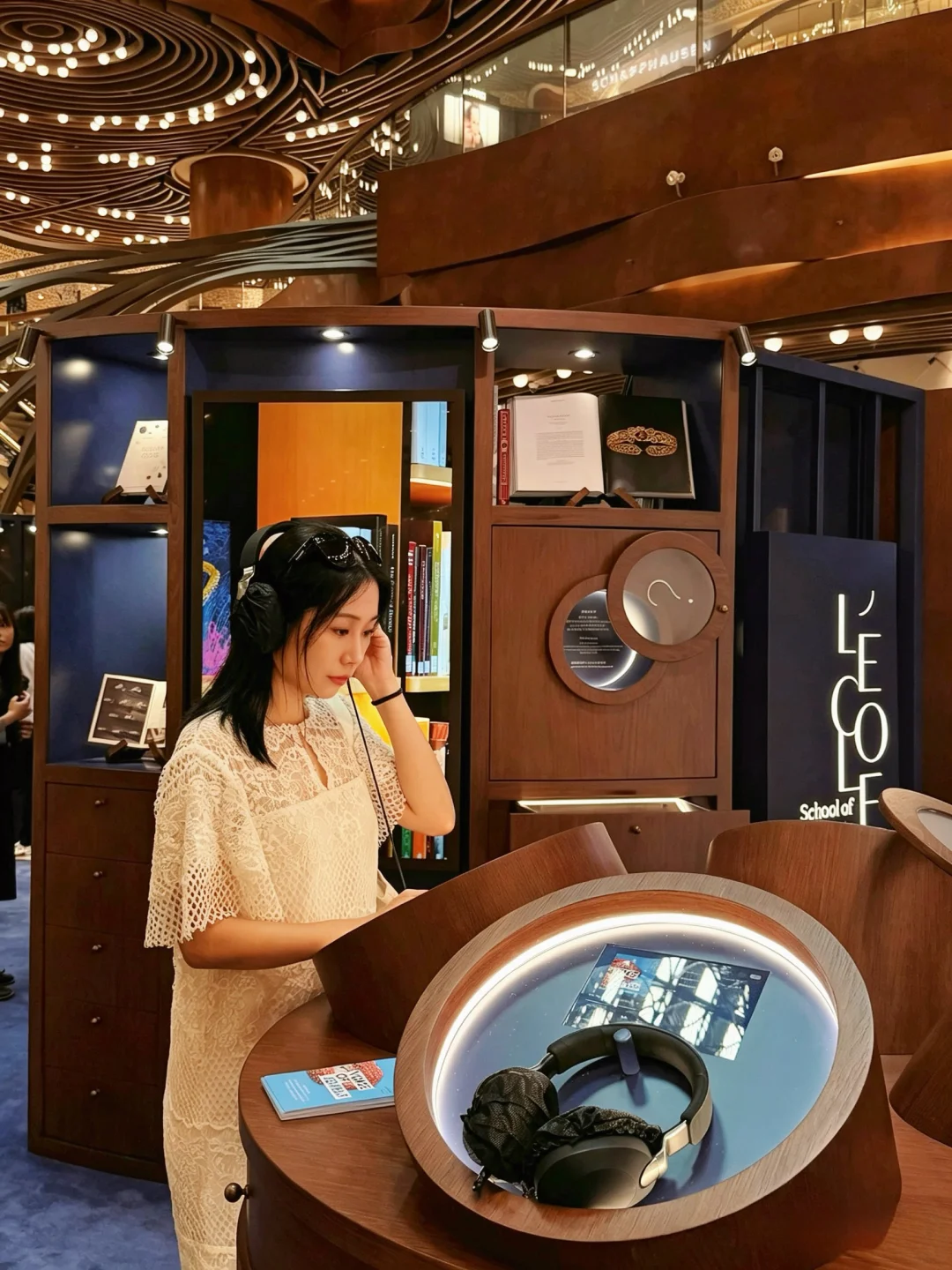 香港K11周末｜免费逛梵克雅宝深海珊瑚艺术展