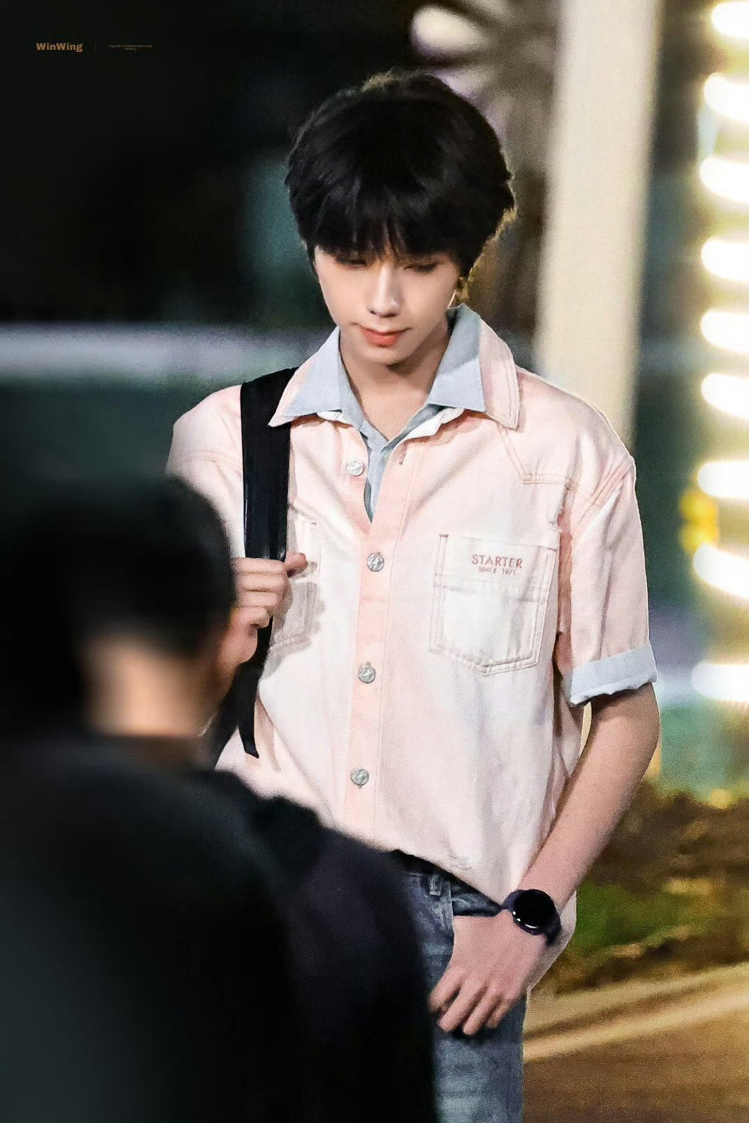 #王橹杰付彬言第一#🩵🩵🩵战术板写下冷静🧊琴弦流淌灵韵✨付彬言拉琴时如林间精灵坠入人间❄️让每一个音符都成为旁人屏息的理由📘王橹杰将这份静谧的惊艳💠藏进角色的举手投足之间💎关注【】见证付彬言的每一次惊艳众生🩵🩵🩵 ​