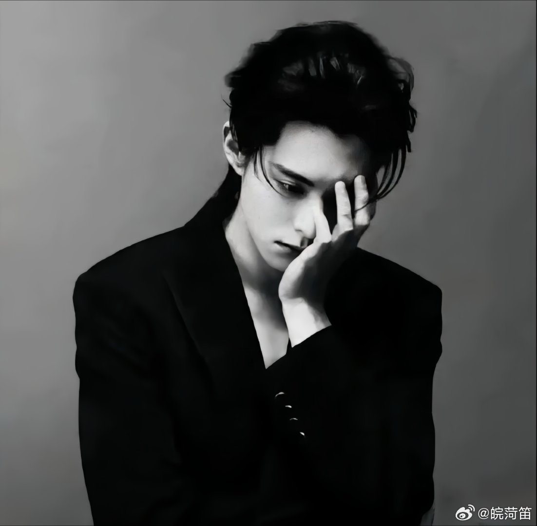 #王鹤棣[超话]##吴泽林没有提到王鹤棣#˚⊹ᡣ𐭩☆“你是降落在手心的幸运星”🩶#王鹤棣# ​