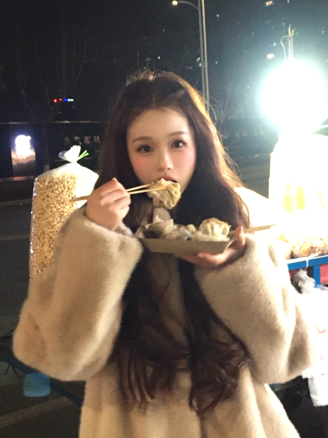 啊 没告诉我吃路边摊也能出片啊…