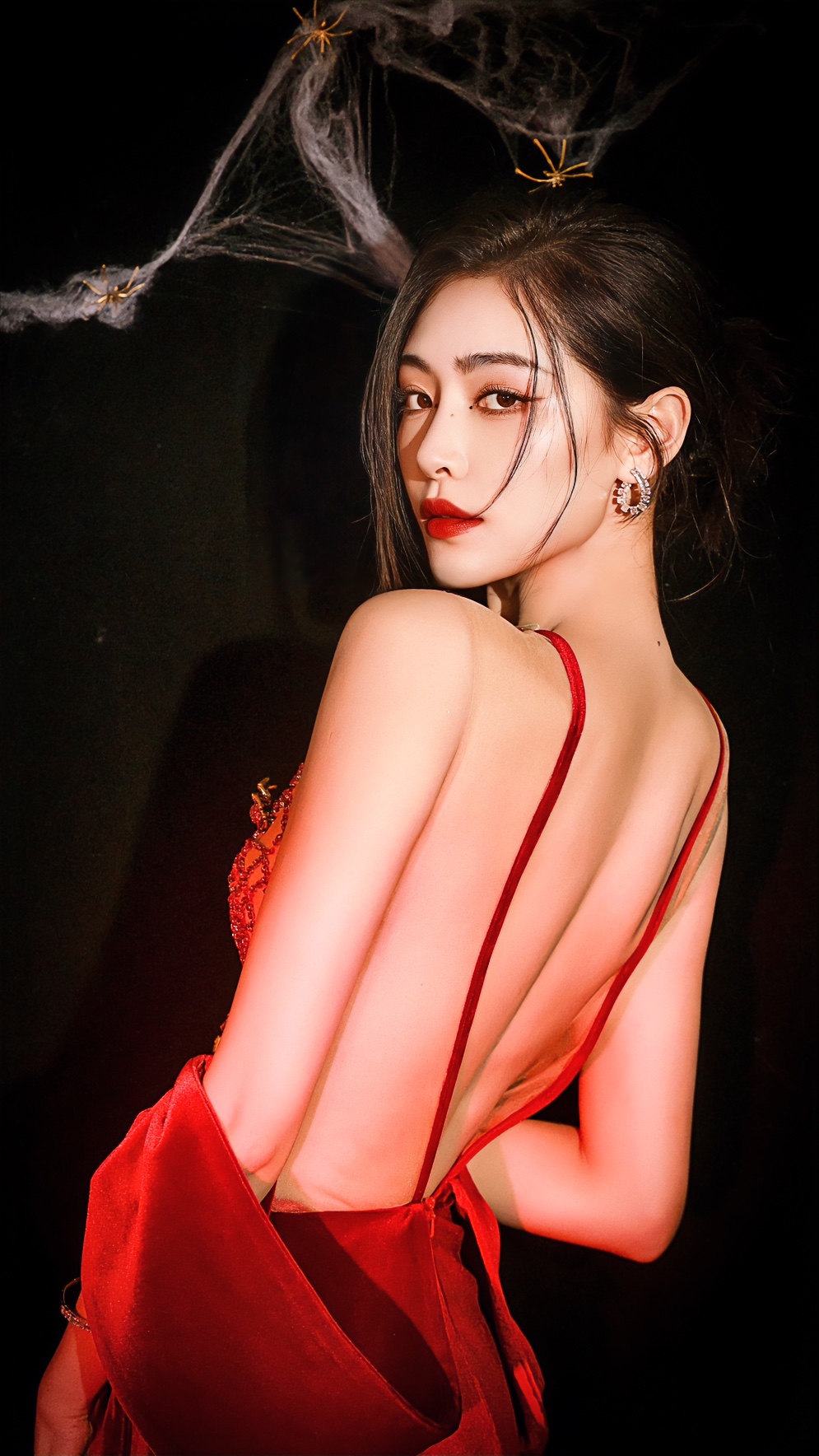 许佳琪，红运当头，美背吊带，又酷又美