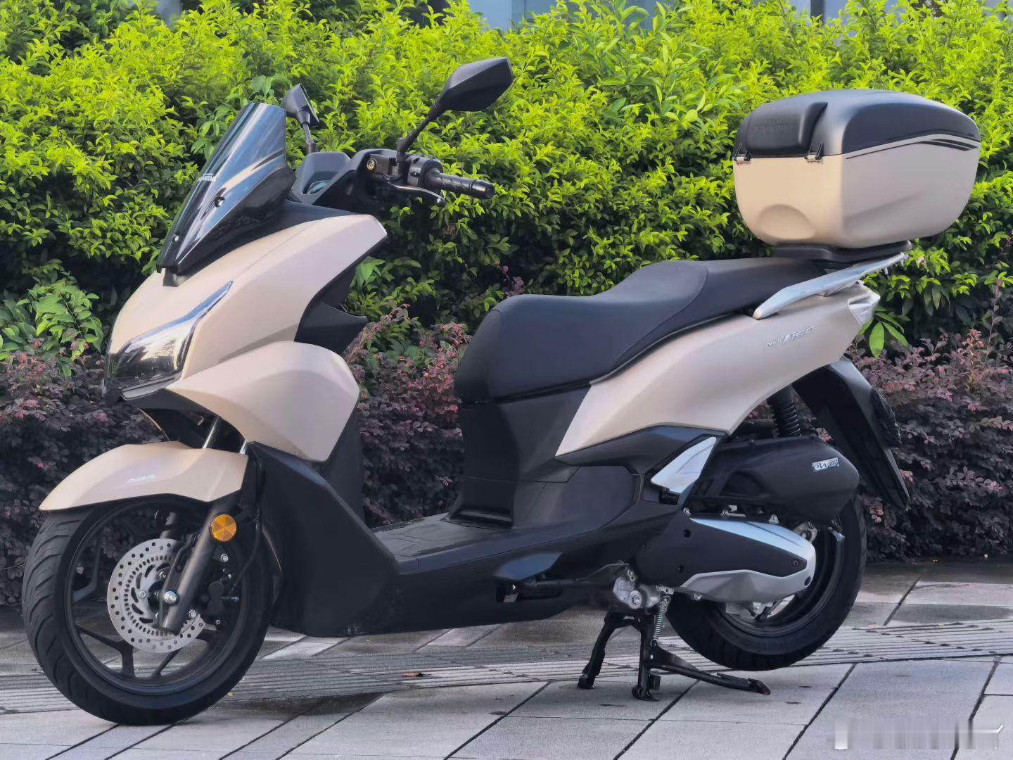 车型: 本田 NWT150PRO
日期: 2025年10月
里程: 3700➕km
详情: 一手车，成色新#摩托车[超话]# ​