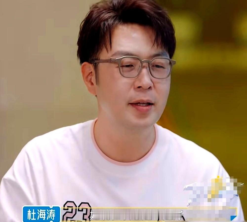 几年前沈梦辰主持被骂惨，被嘲“只会尬笑”时，杜海涛却一口咬定：她反应快脑子灵，绝对是块料。

这不是情人眼里出西施。这俩人能长跑多年到结婚，靠的就是能把对方的本事当回事。

沈梦辰看中杜海涛聪明，最关键是情绪稳，从不大声跟她嚷嚷。一个看重专业，一个看重内核。现在沈梦辰在外头拼，杜海涛在后头托着。